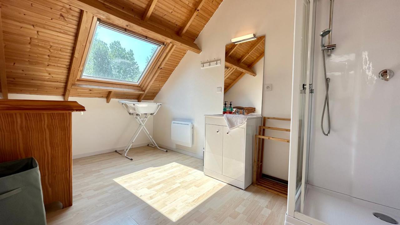 Chalet avec terrasse sur pilotis vue sur l'étang Rue  Esterno foto