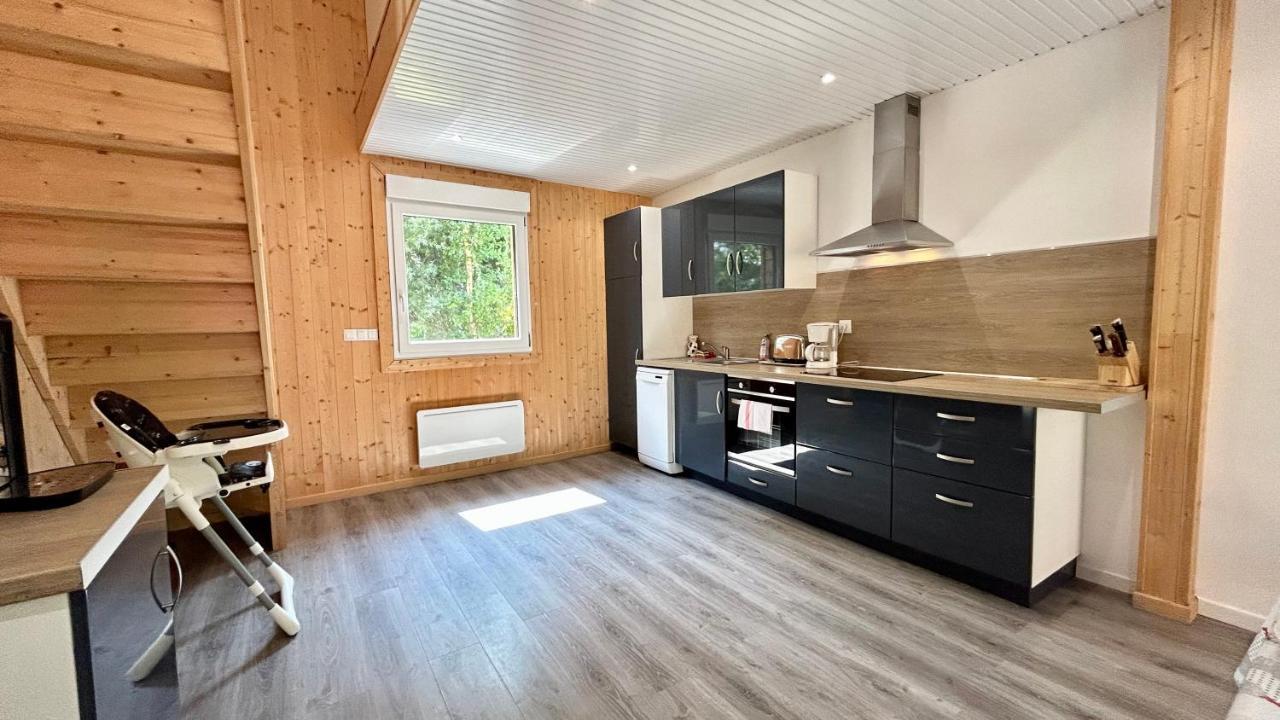 Chalet avec terrasse sur pilotis vue sur l'étang Rue  Esterno foto