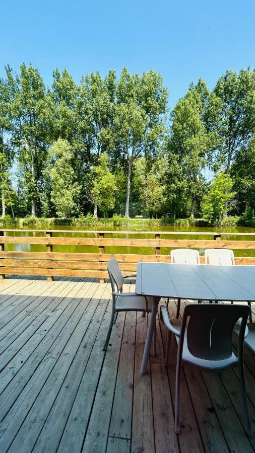 Chalet avec terrasse sur pilotis vue sur l'étang Rue  Esterno foto