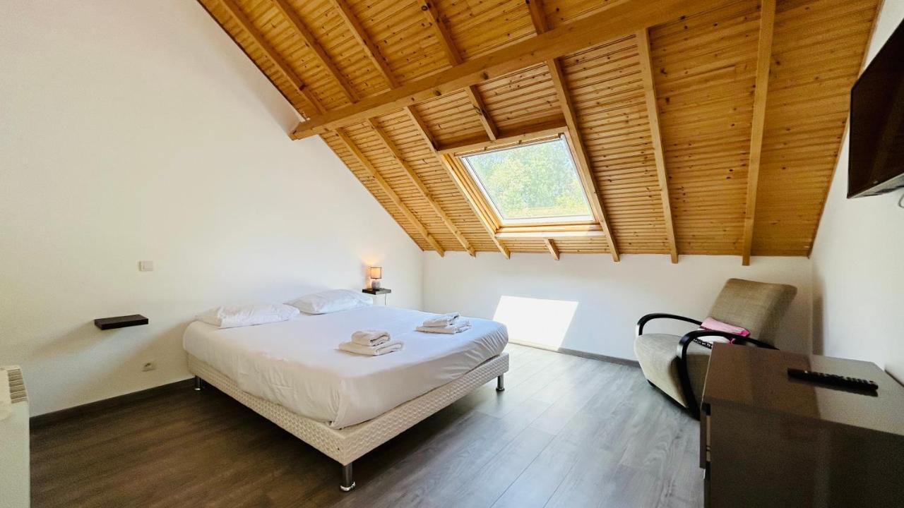 Chalet avec terrasse sur pilotis vue sur l'étang Rue  Esterno foto